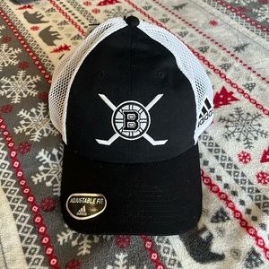 NWOT Adidas Men’s Boston Bruins Slouch Trucker Hat